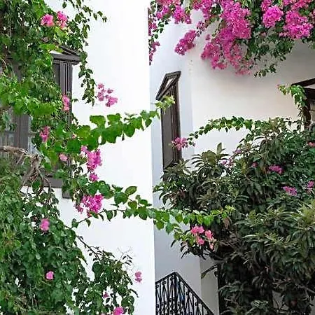 Mare Garden Ξενοδοχείο 4*